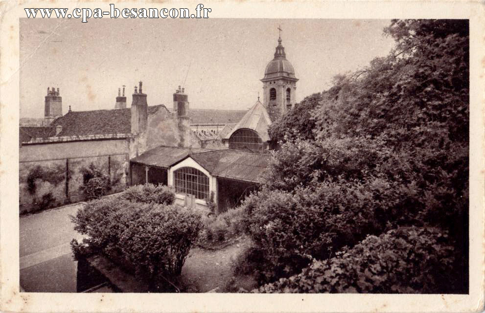 ÉCOLE MÉNAGÈRE de la PROVIDENCE - BESANÇON - Vue sur la Cour, prise du Jardin